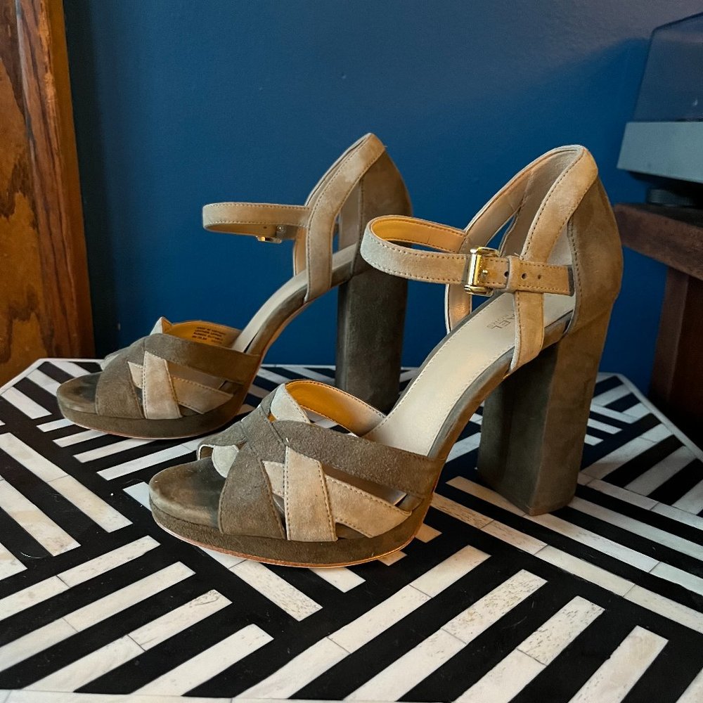 Michael Kors Anneliese Suede Block Heel Buckle Shoes Size 8 Green Olive Sage